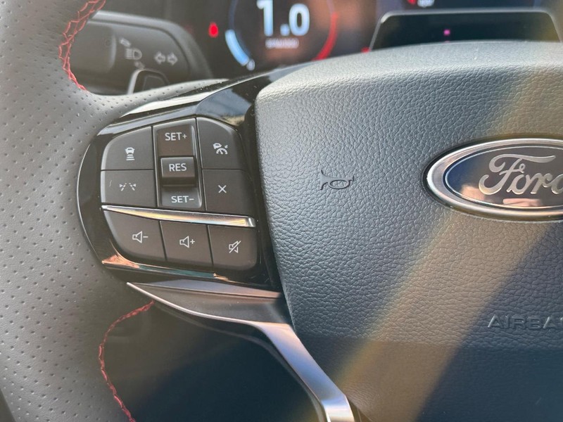 Ford Explorer Vehicle Image 24