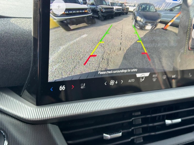 Ford Explorer Vehicle Image 26