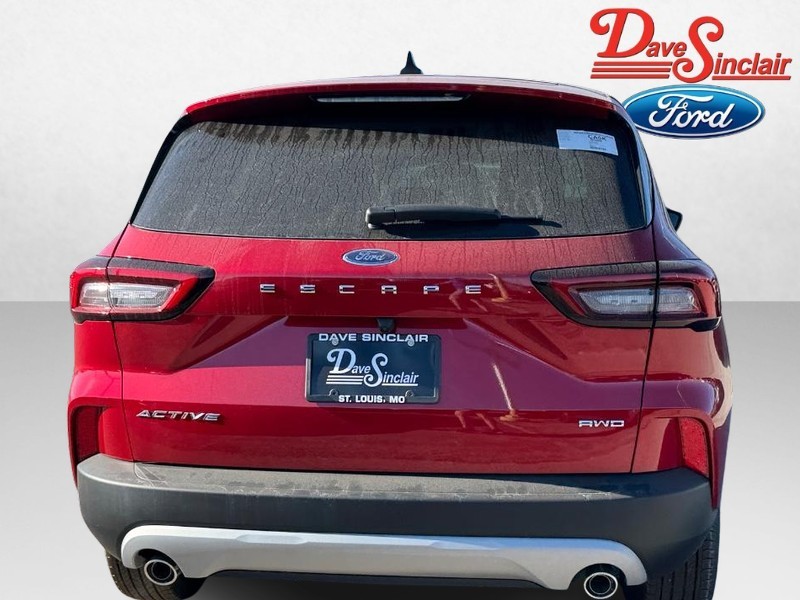 Ford Escape Vehicle Full-screen Gallery Image 08