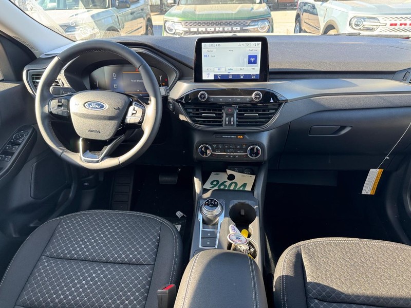 Ford Escape Vehicle Full-screen Gallery Image 14