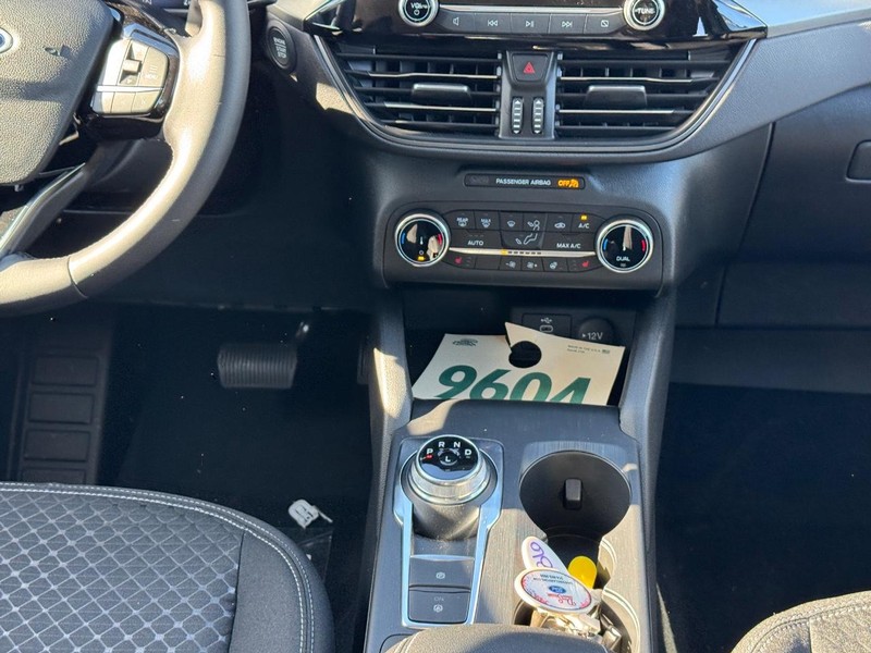 Ford Escape Vehicle Full-screen Gallery Image 17