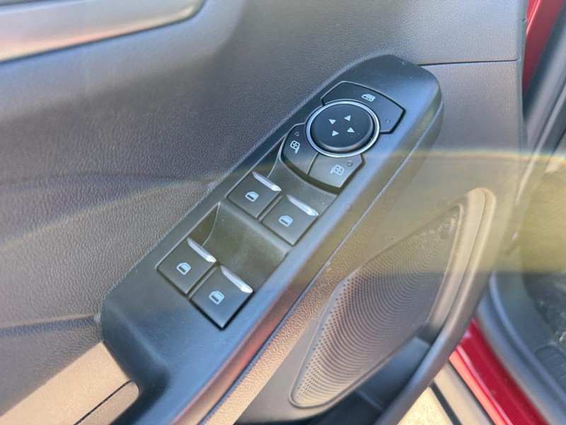 Ford Escape Vehicle Full-screen Gallery Image 19