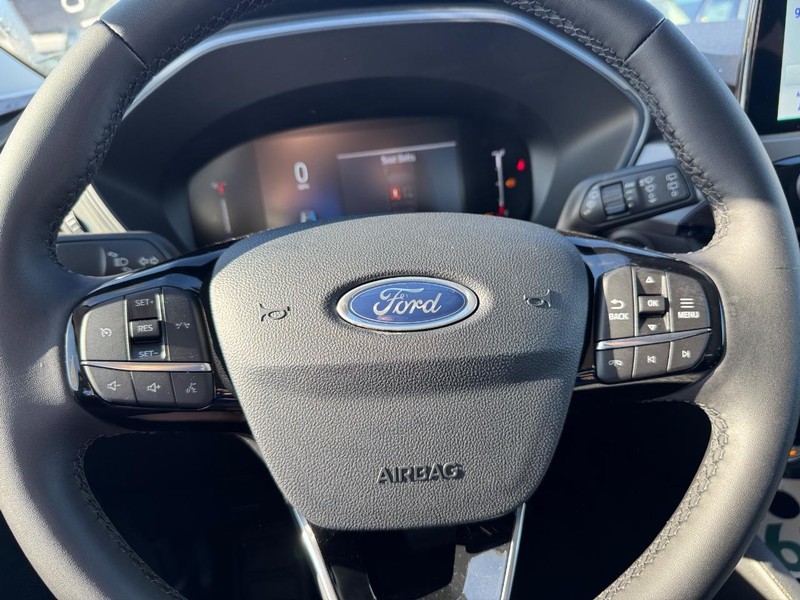 Ford Escape Vehicle Full-screen Gallery Image 20