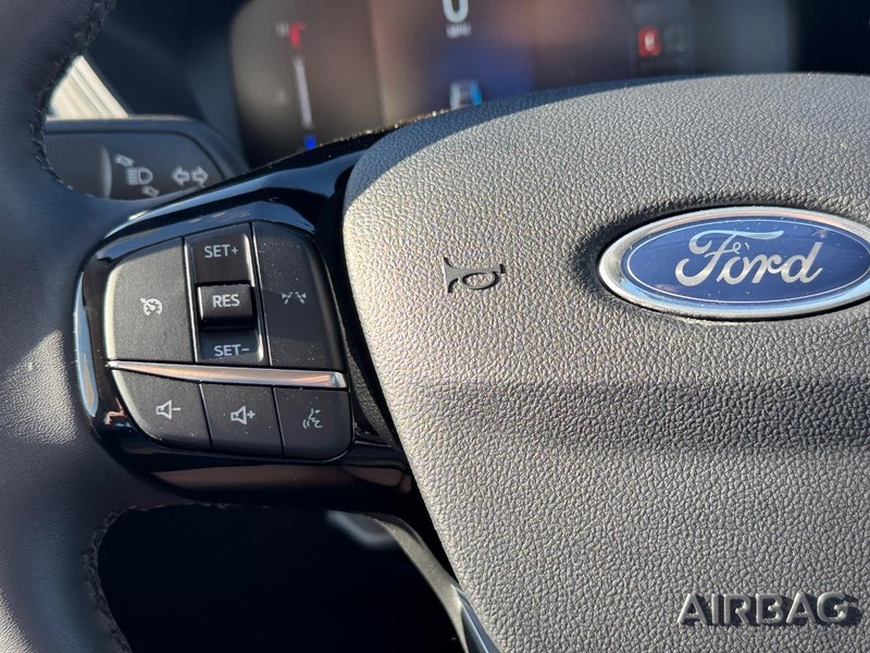 Ford Escape Vehicle Full-screen Gallery Image 21