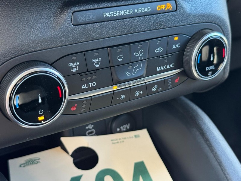 Ford Escape Vehicle Full-screen Gallery Image 23