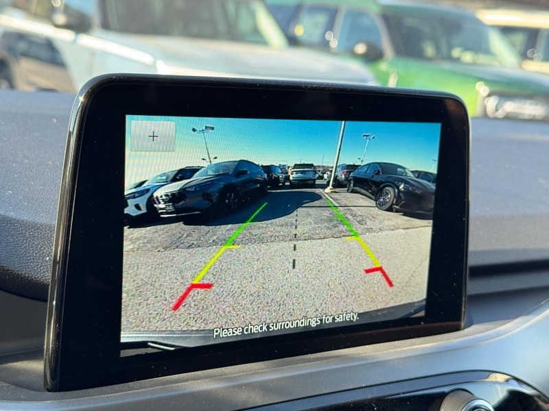 Ford Escape Vehicle Full-screen Gallery Image 24