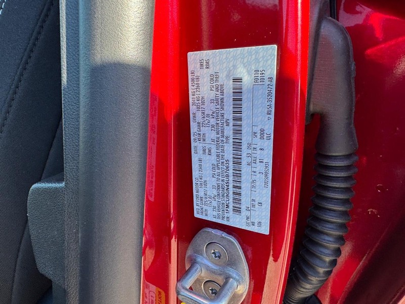 Ford Escape Vehicle Full-screen Gallery Image 25