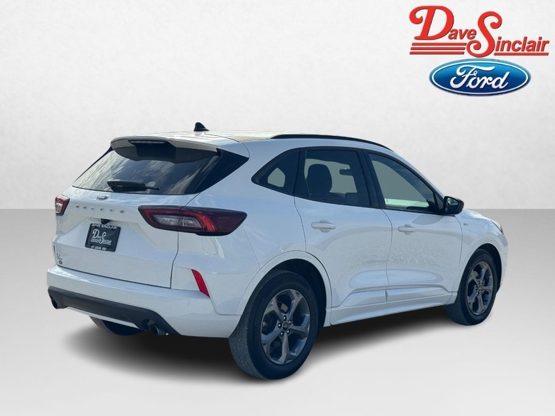 Ford Escape Vehicle Full-screen Gallery Image 07