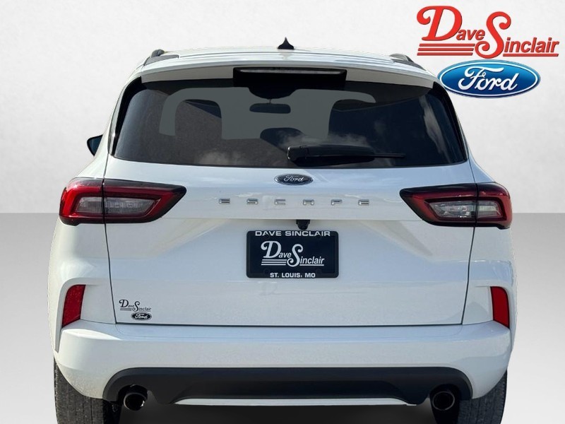 Ford Escape Vehicle Full-screen Gallery Image 08