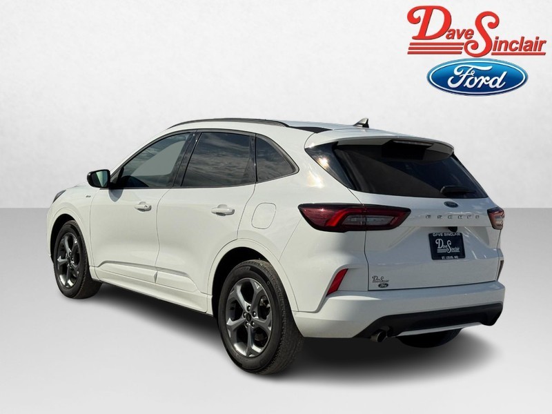 Ford Escape Vehicle Full-screen Gallery Image 09