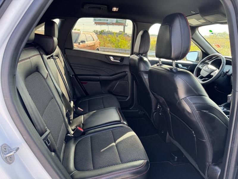 Ford Escape Vehicle Full-screen Gallery Image 13