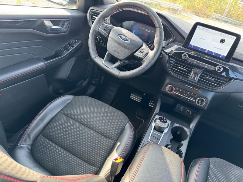 Ford Escape Vehicle Full-screen Gallery Image 14