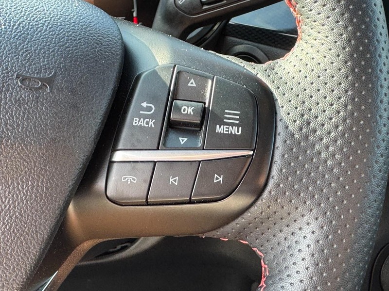 Ford Escape Vehicle Full-screen Gallery Image 20