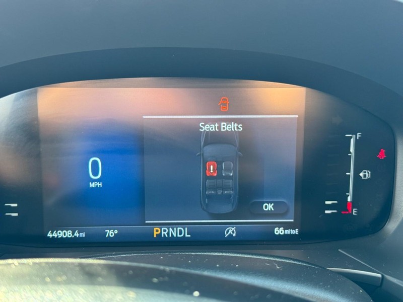 Ford Escape Vehicle Full-screen Gallery Image 21