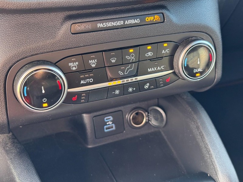 Ford Escape Vehicle Full-screen Gallery Image 23