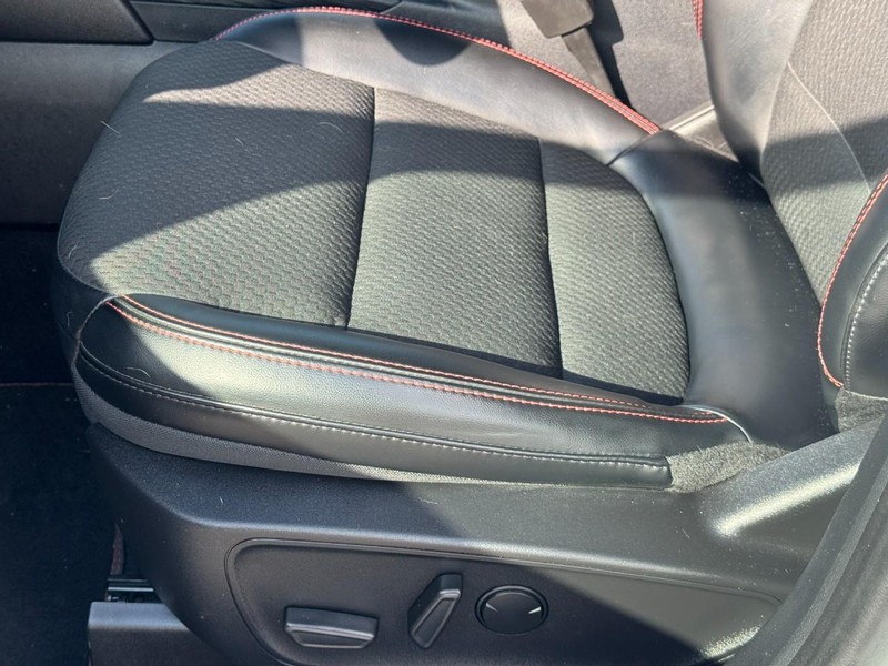 Ford Escape Vehicle Full-screen Gallery Image 25