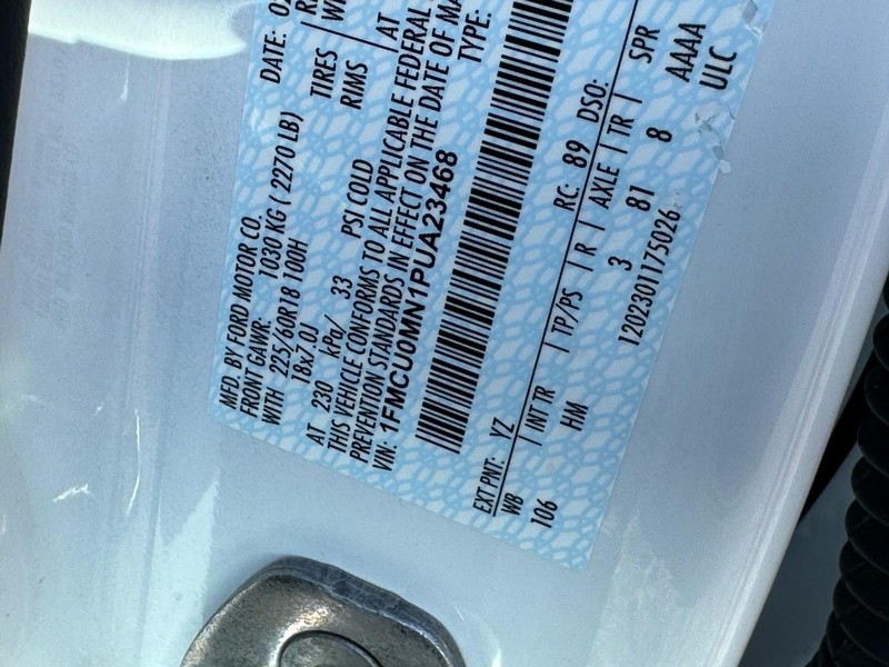 Ford Escape Vehicle Full-screen Gallery Image 26