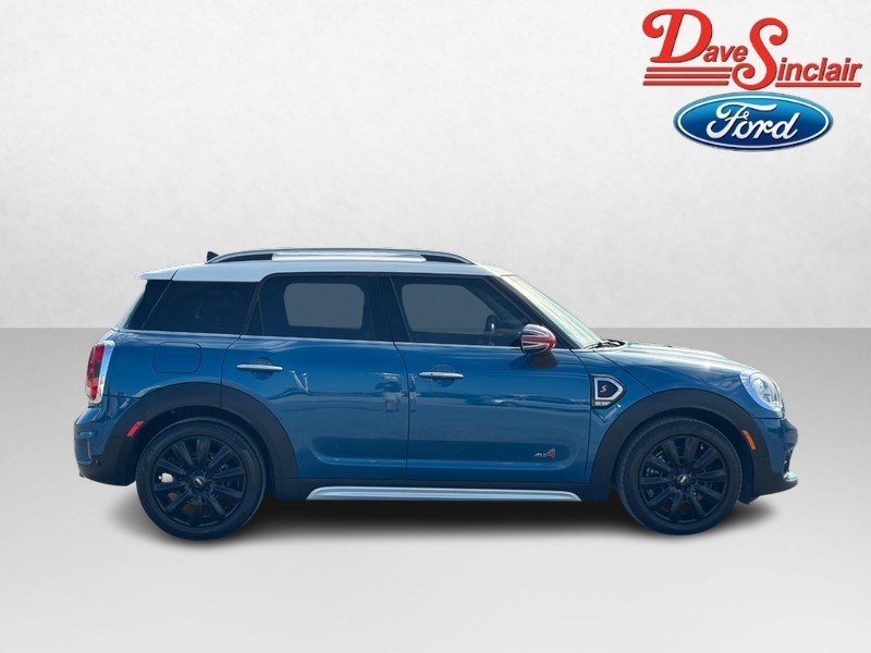 MINI Countryman Vehicle Image 05