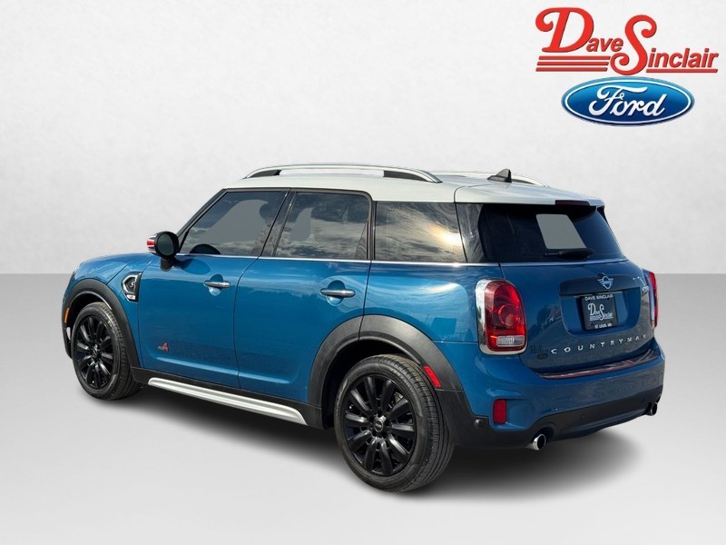 MINI Countryman Vehicle Image 09