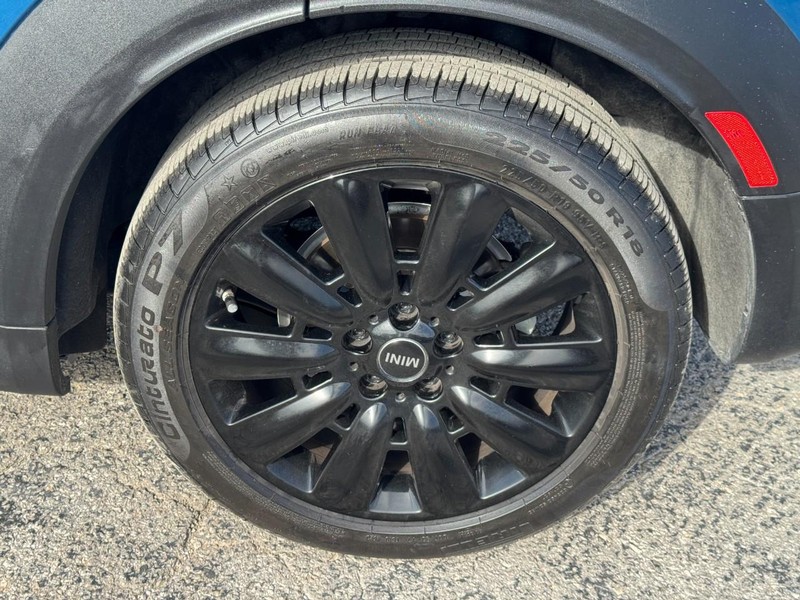 MINI Countryman Vehicle Image 11