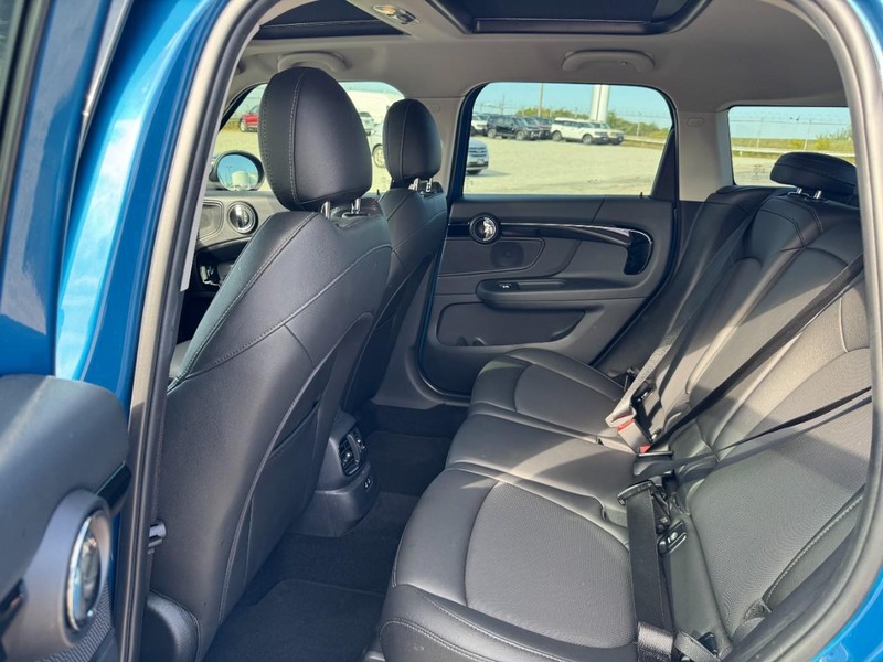 MINI Countryman Vehicle Image 12