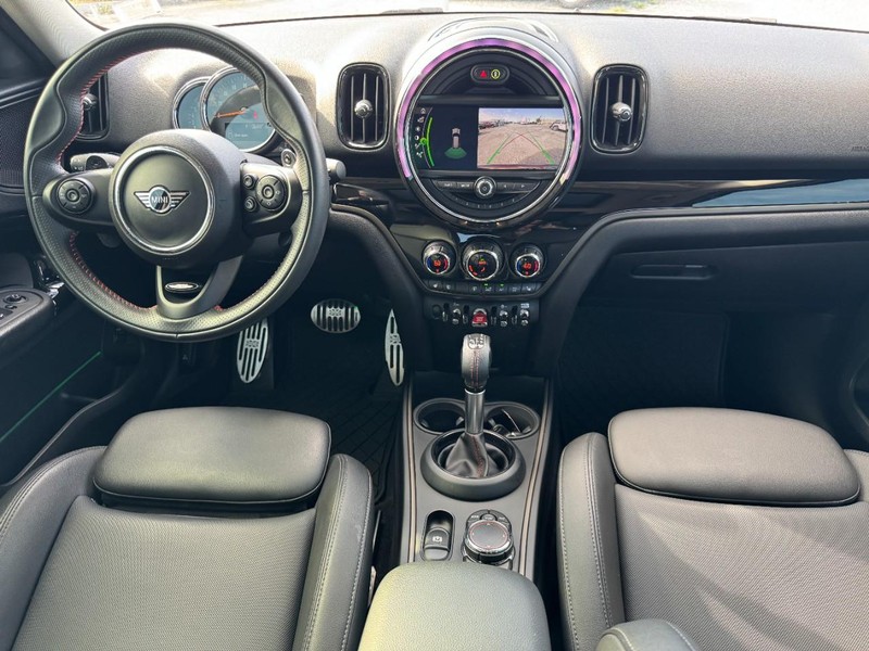 MINI Countryman Vehicle Image 15