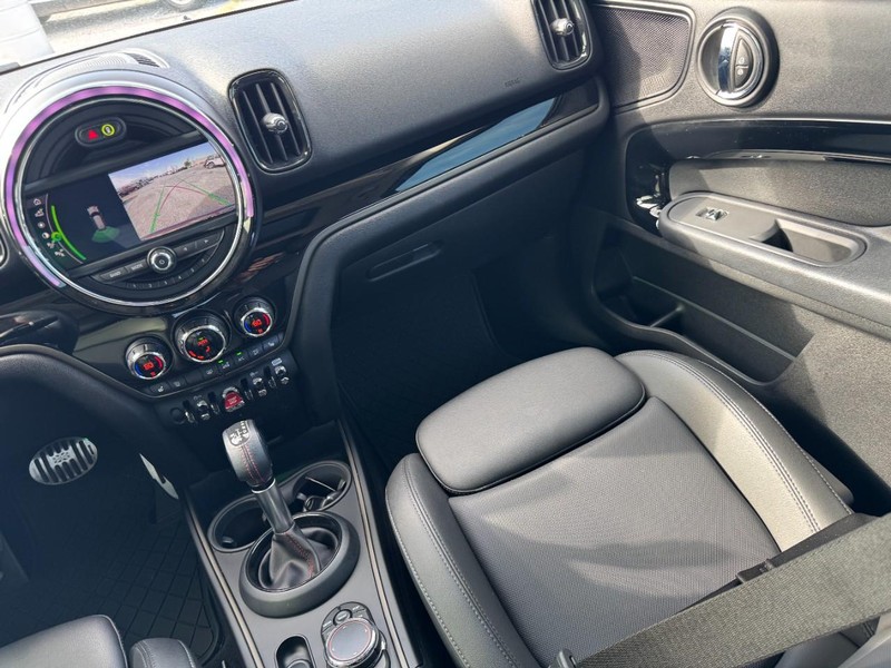 MINI Countryman Vehicle Image 16