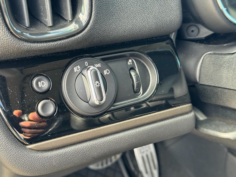 MINI Countryman Vehicle Image 17