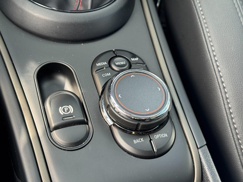 MINI Countryman Vehicle Image 24