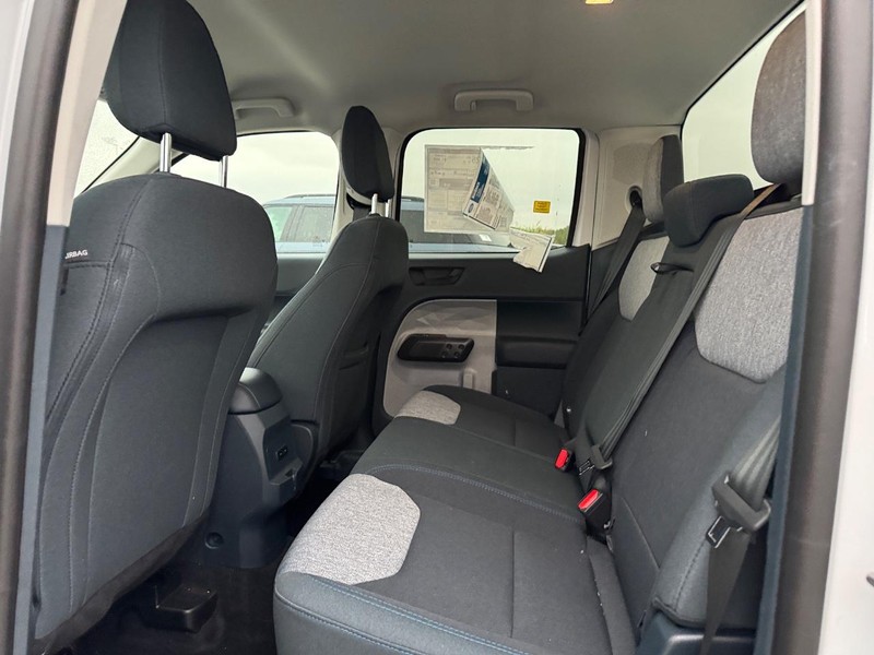 Ford Maverick Vehicle Image 12