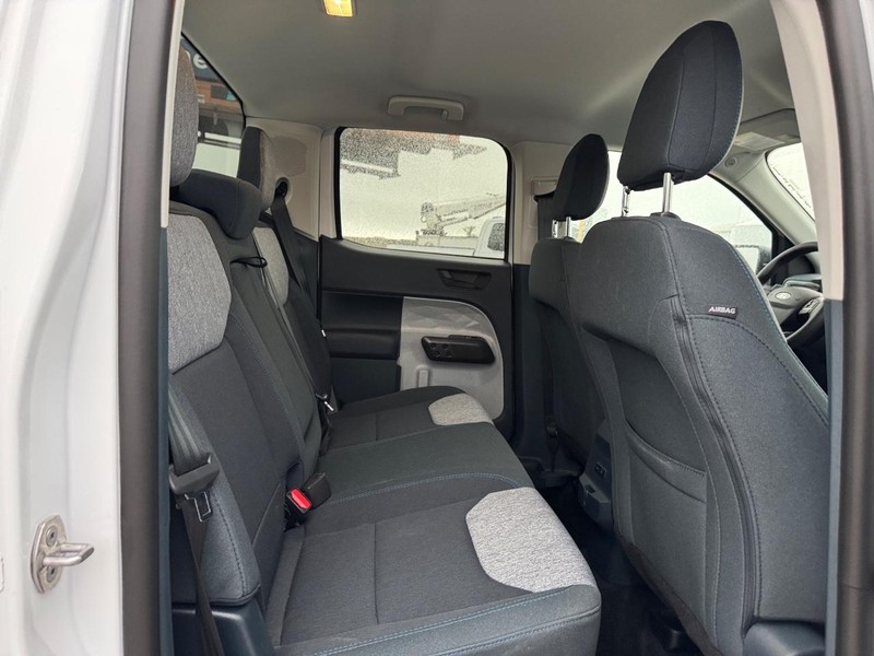 Ford Maverick Vehicle Image 14