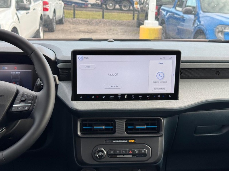 Ford Maverick Vehicle Image 15