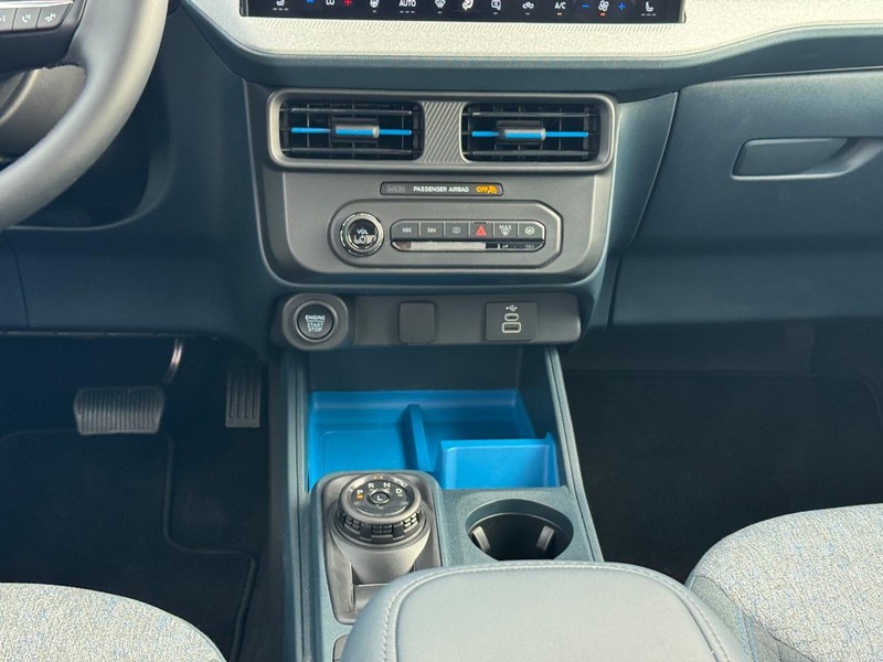 Ford Maverick Vehicle Image 16