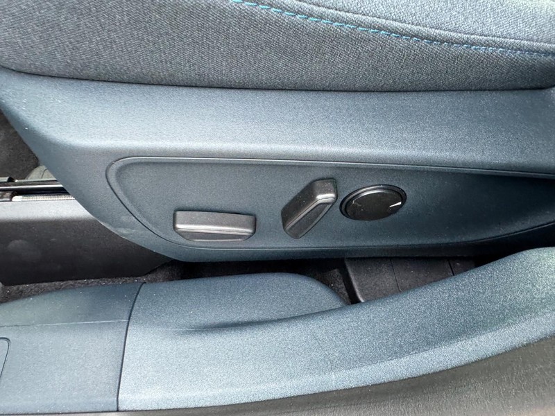 Ford Maverick Vehicle Image 17