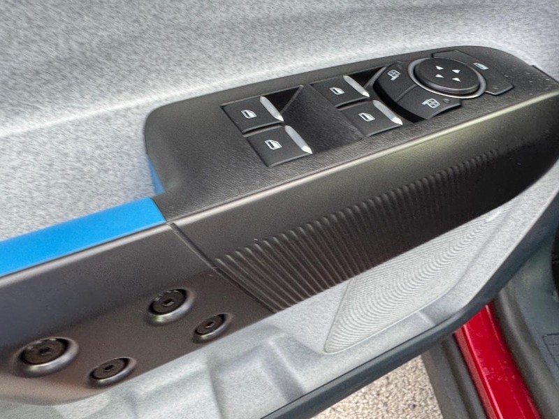 Ford Maverick Vehicle Image 18