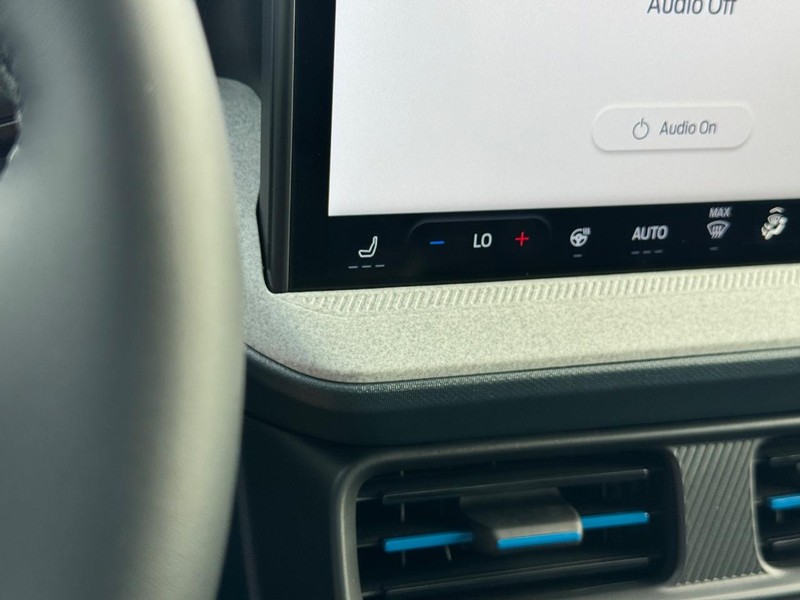 Ford Maverick Vehicle Image 22