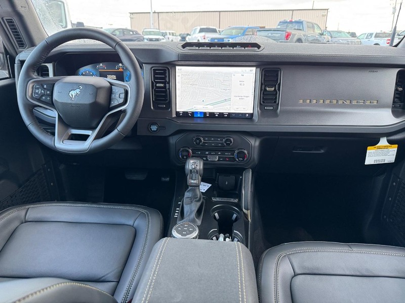 Ford Bronco Vehicle Image 14