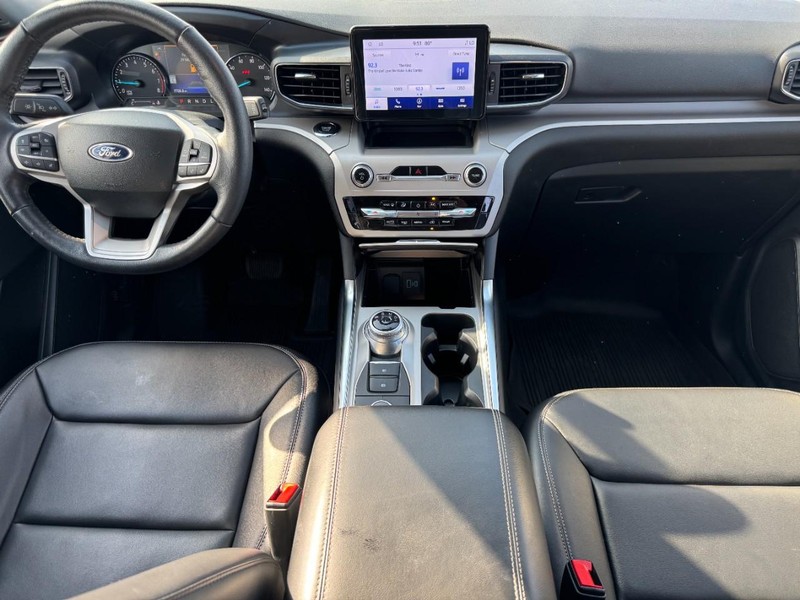 Ford Explorer Vehicle Full-screen Gallery Image 14