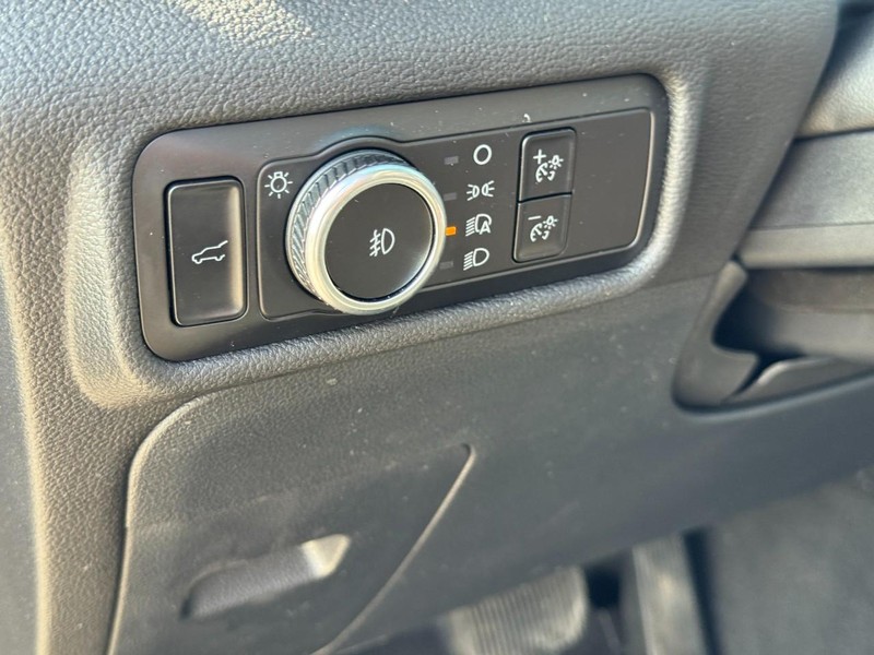 Ford Explorer Vehicle Full-screen Gallery Image 17