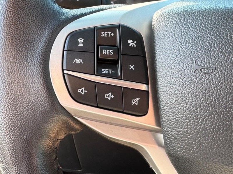 Ford Explorer Vehicle Full-screen Gallery Image 18