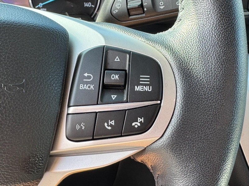 Ford Explorer Vehicle Full-screen Gallery Image 19