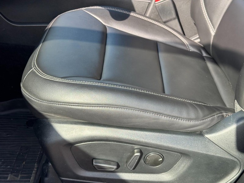 Ford Explorer Vehicle Full-screen Gallery Image 26