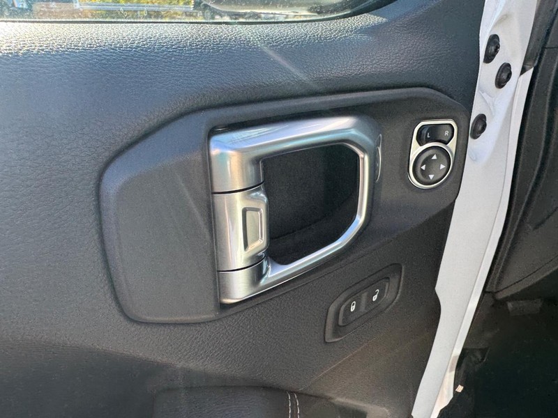 Jeep Wrangler Unlimited Vehicle Full-screen Gallery Image 17