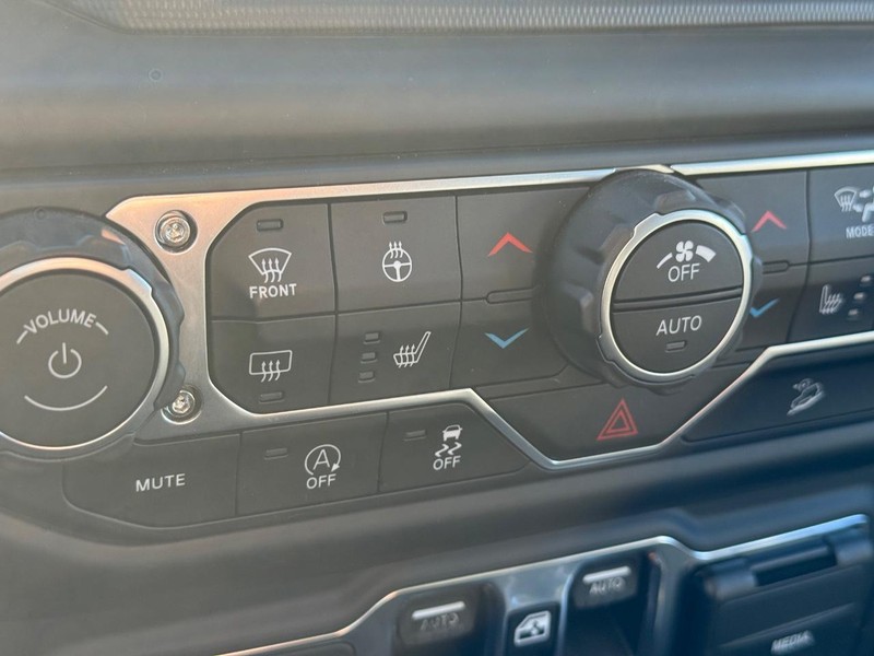 Jeep Wrangler Unlimited Vehicle Full-screen Gallery Image 22