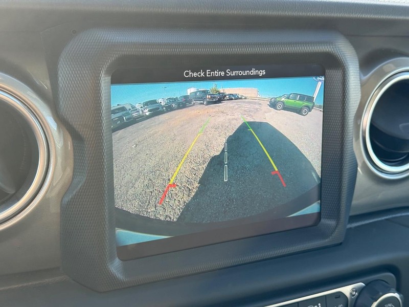 Jeep Wrangler Unlimited Vehicle Full-screen Gallery Image 23