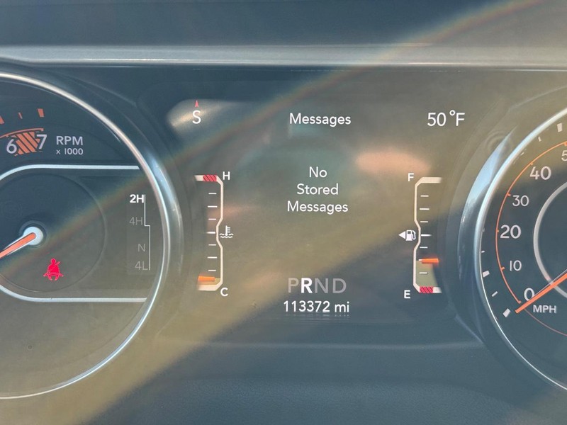 Jeep Wrangler Unlimited Vehicle Full-screen Gallery Image 24