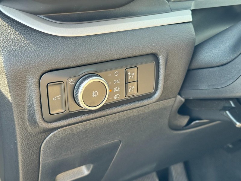 Ford Explorer Vehicle Full-screen Gallery Image 17