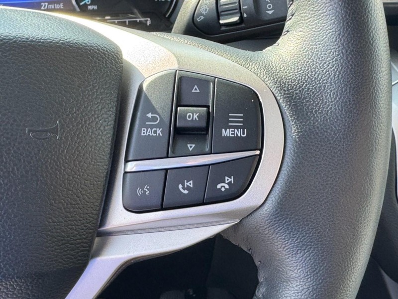 Ford Explorer Vehicle Full-screen Gallery Image 19