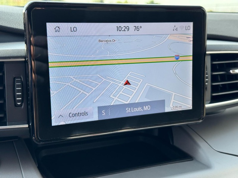 Ford Explorer Vehicle Full-screen Gallery Image 21