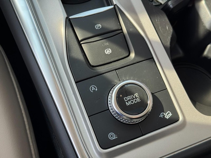 Ford Explorer Vehicle Full-screen Gallery Image 24